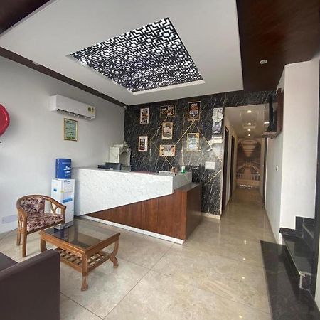 Hotel Hollywood Zirakpur Dış mekan fotoğraf