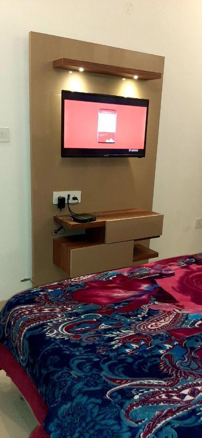 Hotel Hollywood Zirakpur Dış mekan fotoğraf