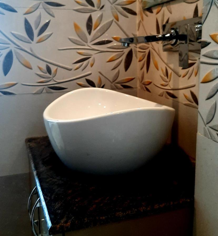 Hotel Hollywood Zirakpur Dış mekan fotoğraf