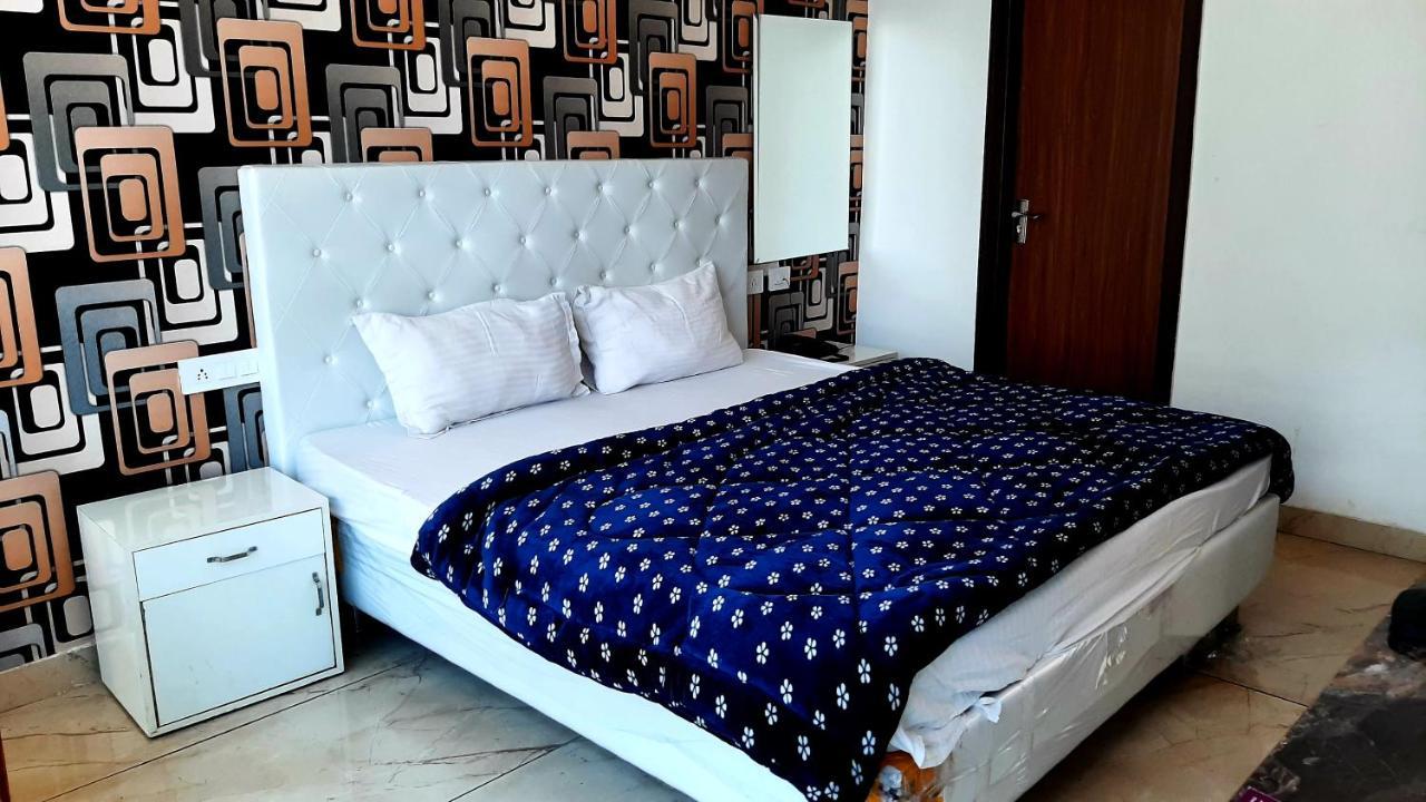 Hotel Hollywood Zirakpur Dış mekan fotoğraf