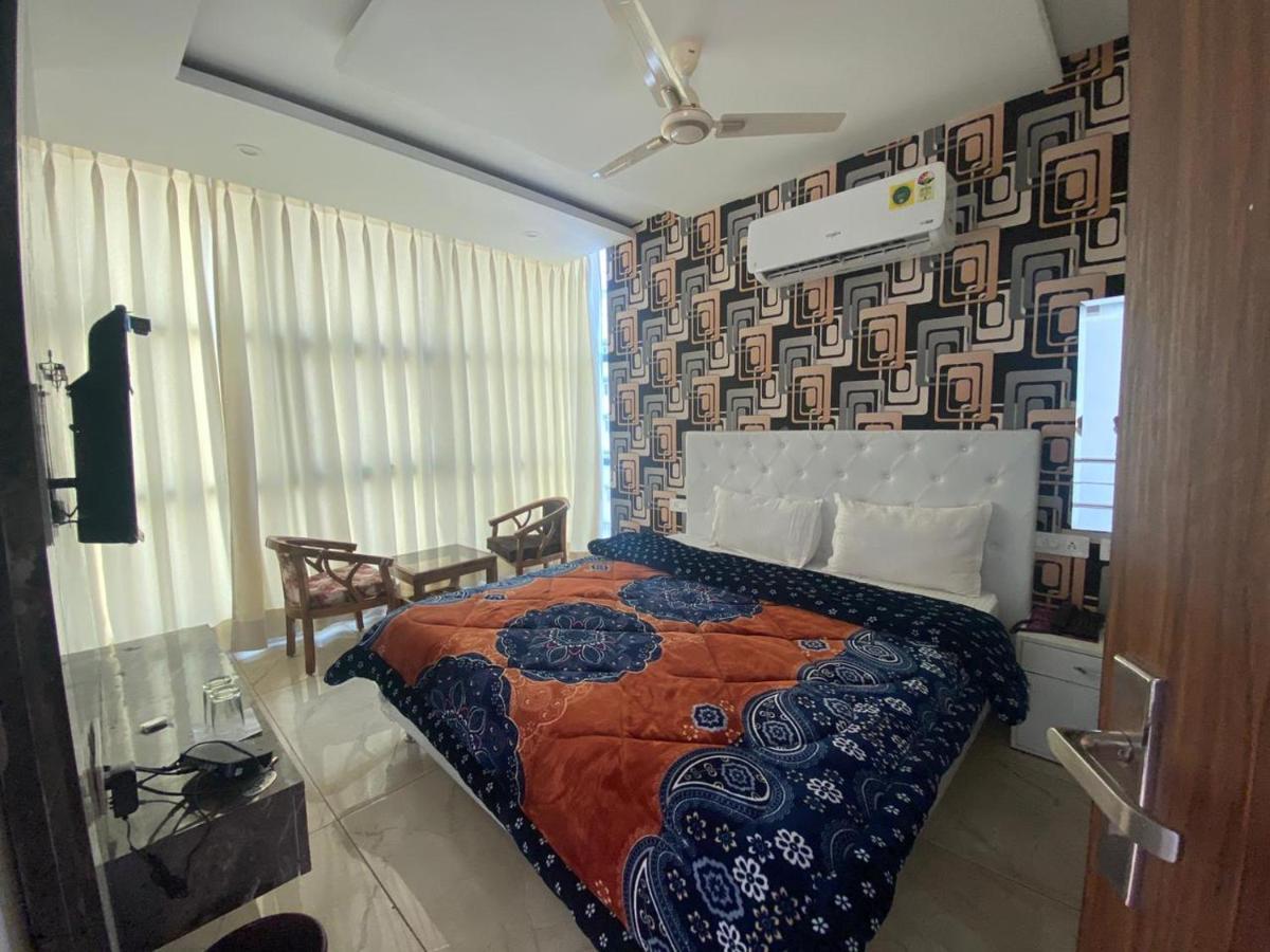 Hotel Hollywood Zirakpur Dış mekan fotoğraf