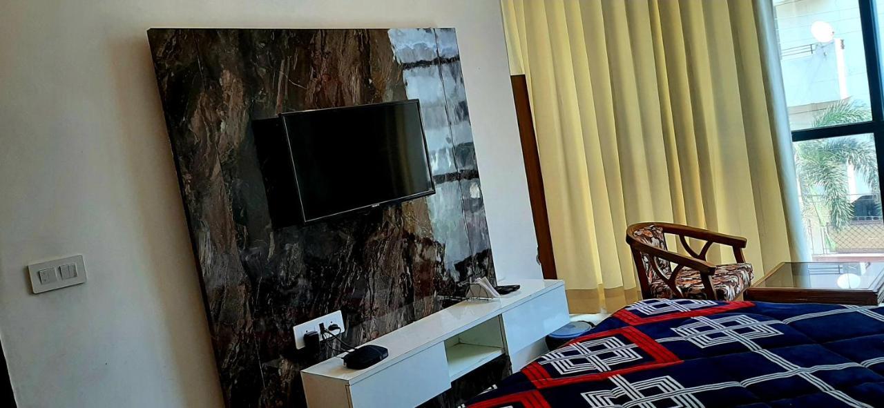 Hotel Hollywood Zirakpur Dış mekan fotoğraf