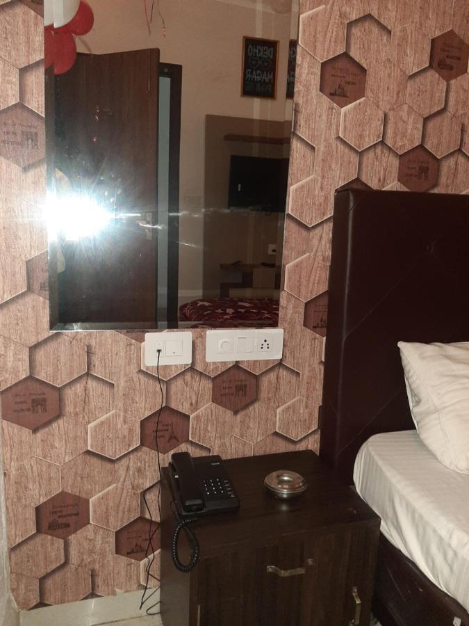 Hotel Hollywood Zirakpur Dış mekan fotoğraf