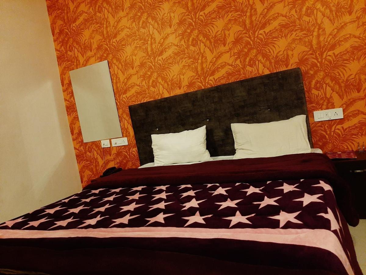Hotel Hollywood Zirakpur Dış mekan fotoğraf