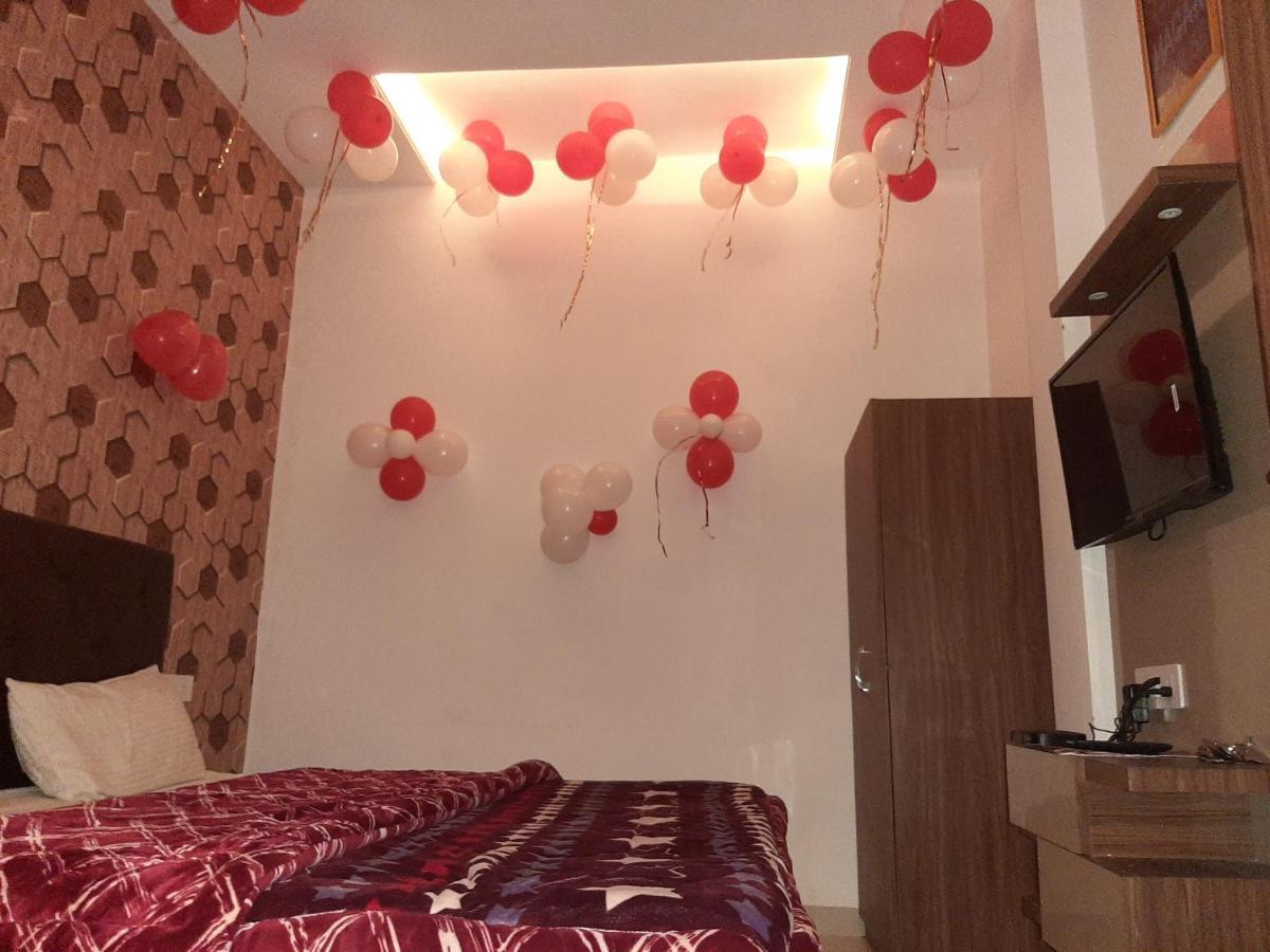 Hotel Hollywood Zirakpur Dış mekan fotoğraf