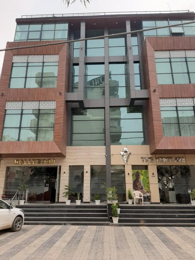 Hotel Hollywood Zirakpur Dış mekan fotoğraf