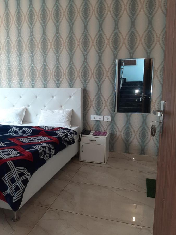 Hotel Hollywood Zirakpur Dış mekan fotoğraf
