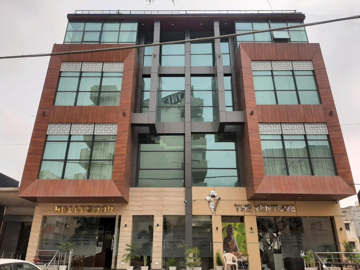 Hotel Hollywood Zirakpur Dış mekan fotoğraf