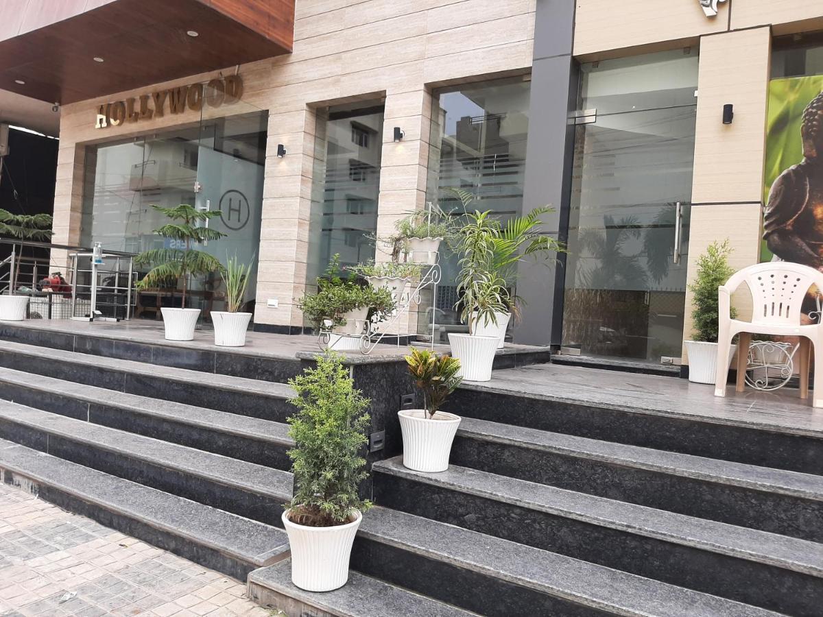 Hotel Hollywood Zirakpur Dış mekan fotoğraf