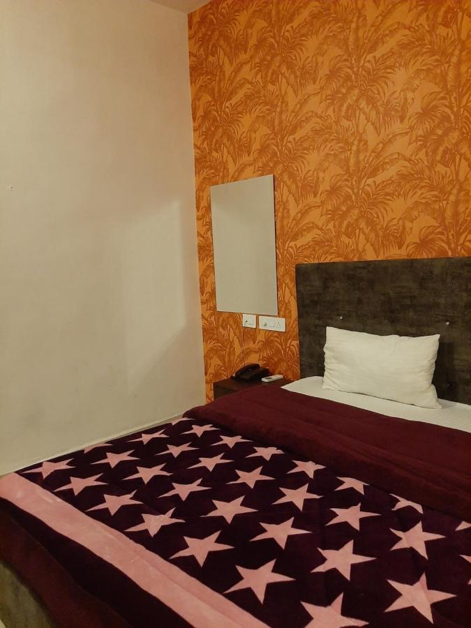 Hotel Hollywood Zirakpur Dış mekan fotoğraf