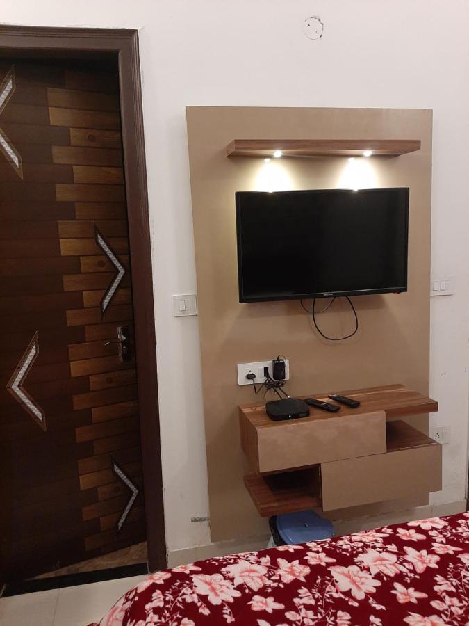 Hotel Hollywood Zirakpur Dış mekan fotoğraf