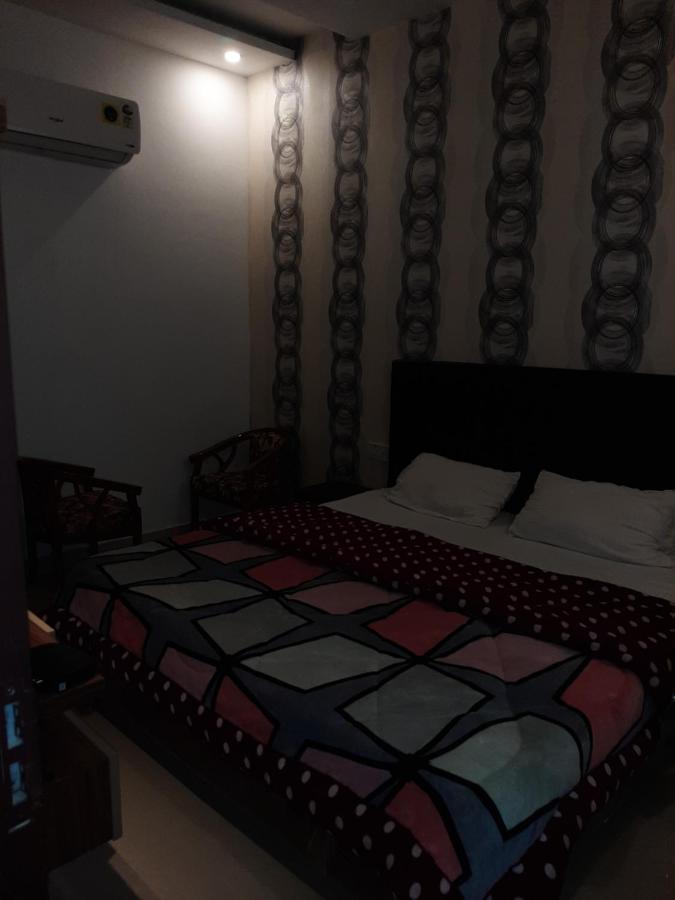 Hotel Hollywood Zirakpur Dış mekan fotoğraf