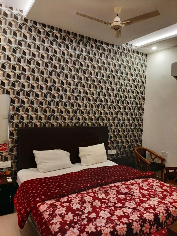 Hotel Hollywood Zirakpur Dış mekan fotoğraf