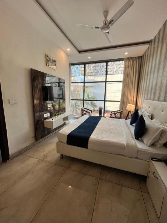 Hotel Hollywood Zirakpur Dış mekan fotoğraf