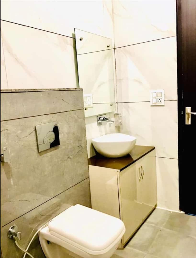 Hotel Hollywood Zirakpur Dış mekan fotoğraf