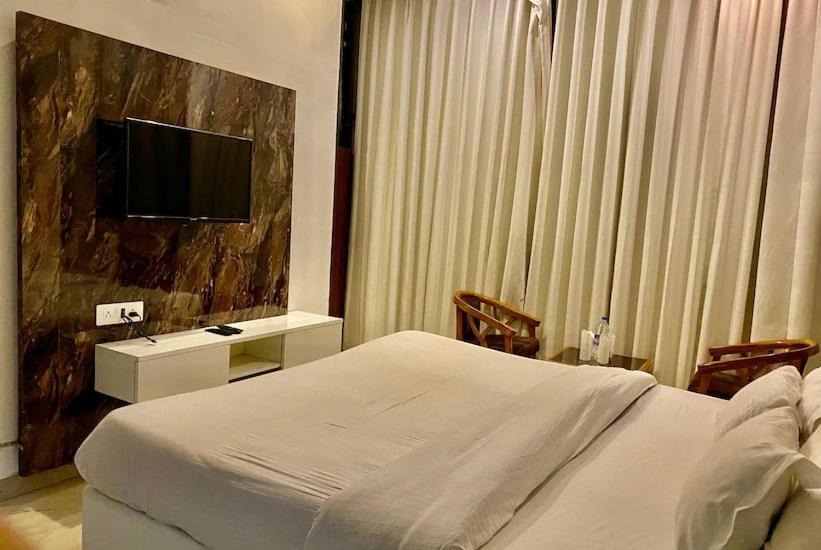 Hotel Hollywood Zirakpur Dış mekan fotoğraf