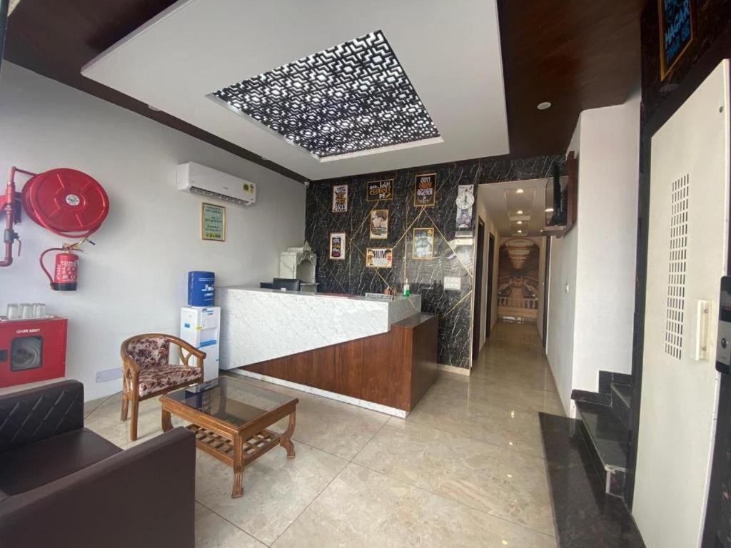 Hotel Hollywood Zirakpur Dış mekan fotoğraf
