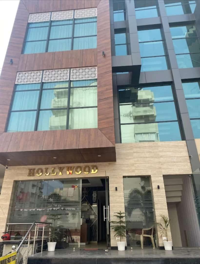 Hotel Hollywood Zirakpur Dış mekan fotoğraf